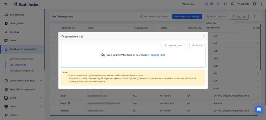Modal: Cargar nuevo archivo CSV con área de arrastrar y soltar y enlace para explorar archivos en una página modal de administración de usuarios.