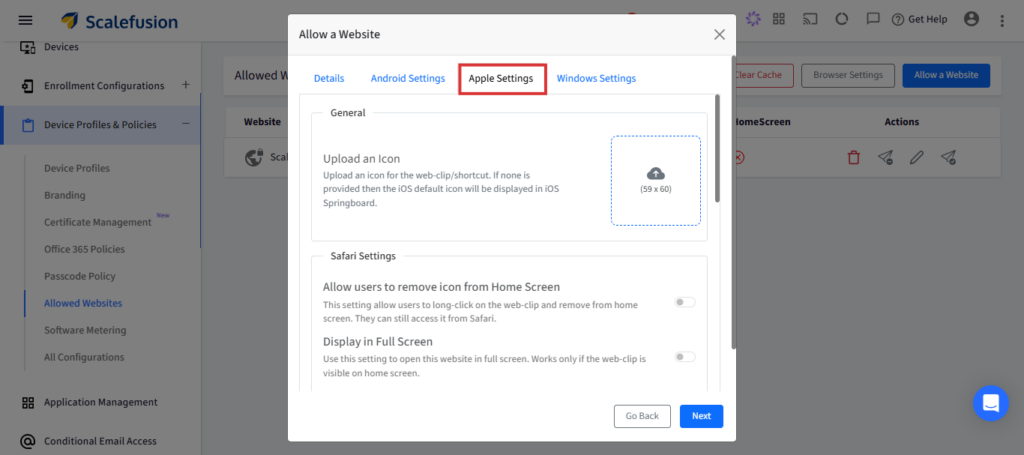 Modal bertajuk 'Benarkan Laman Web' dengan tab Tetapan Apple aktif; menunjukkan kotak muat naik ikon dan tetapan Safari dengan pilihan togol (alih keluar ikon, paparkan dalam skrin penuh).