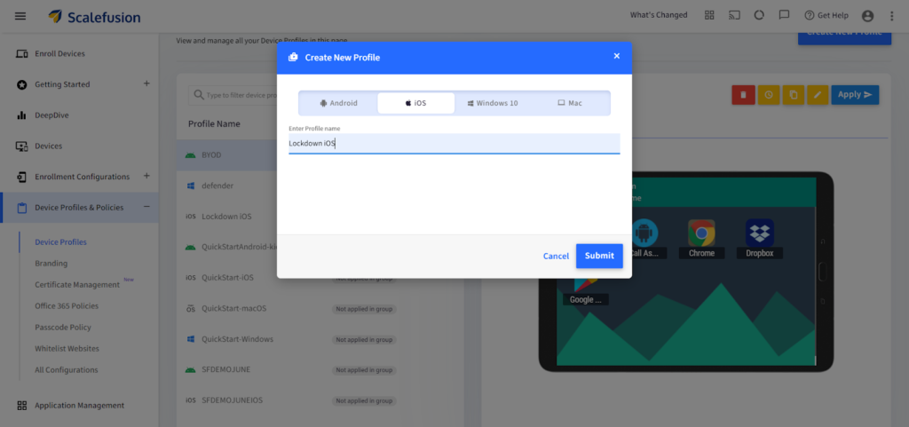 Diálogo modal intitulado 'Criar novo perfil' com abas de plataforma (Android, iOS, Windows 10, Mac); exibe um campo de entrada contendo 'Bloquear iOS' e botões Cancelar e Enviar.